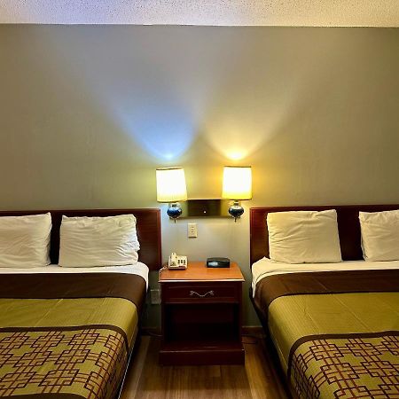 Thunderbird Motor Inn Baraboo Dış mekan fotoğraf