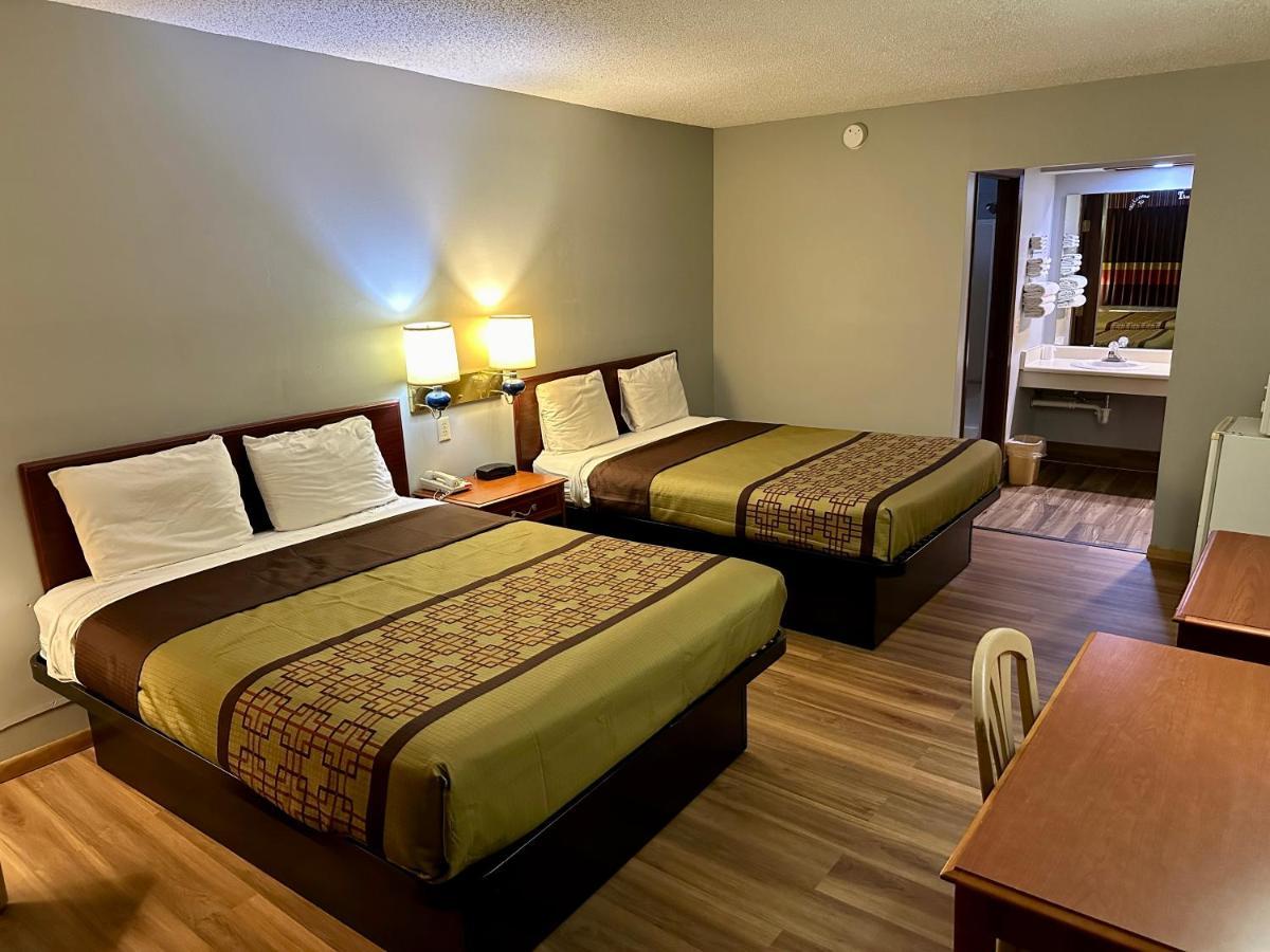 Thunderbird Motor Inn Baraboo Dış mekan fotoğraf