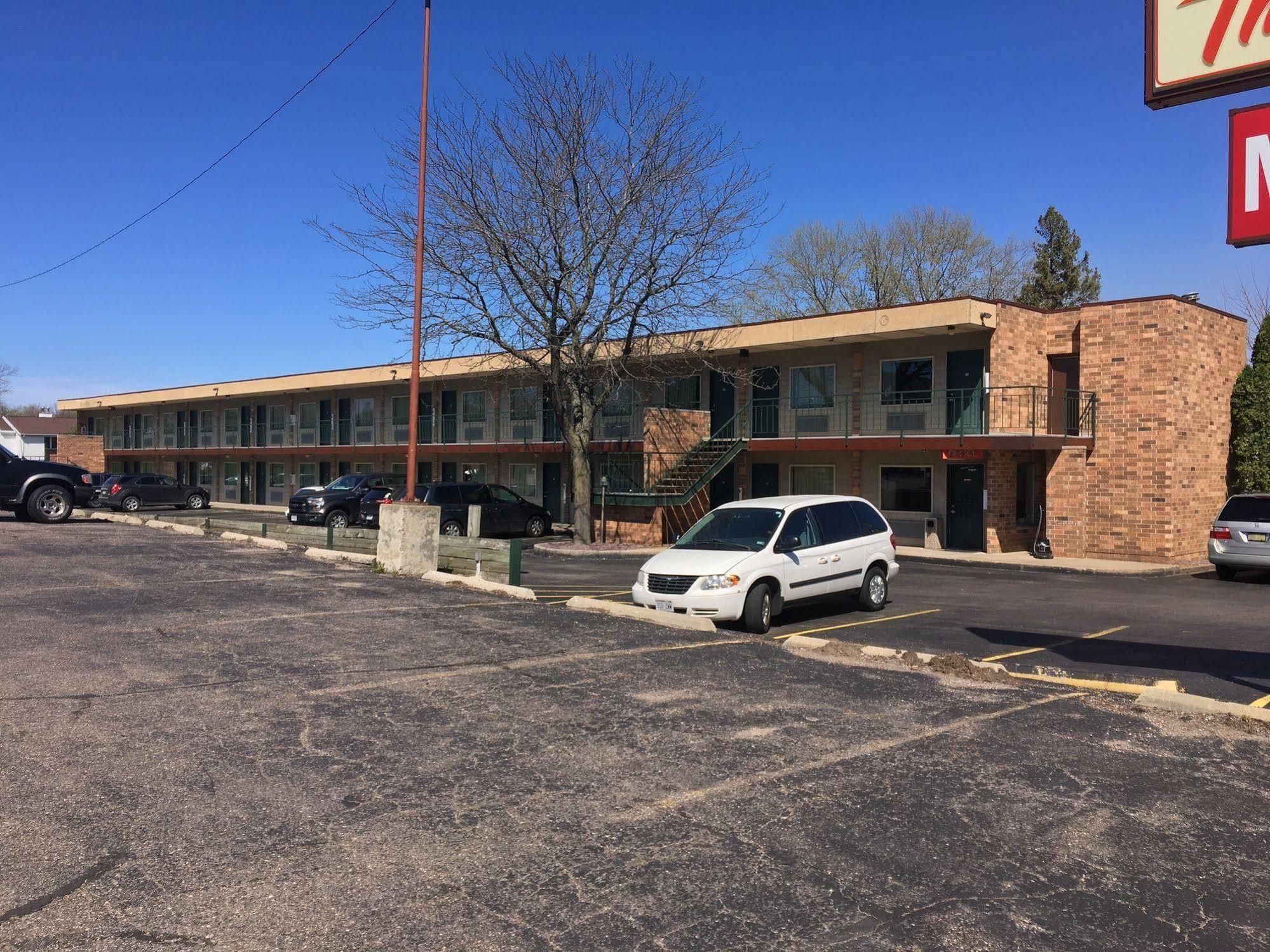 Thunderbird Motor Inn Baraboo Dış mekan fotoğraf
